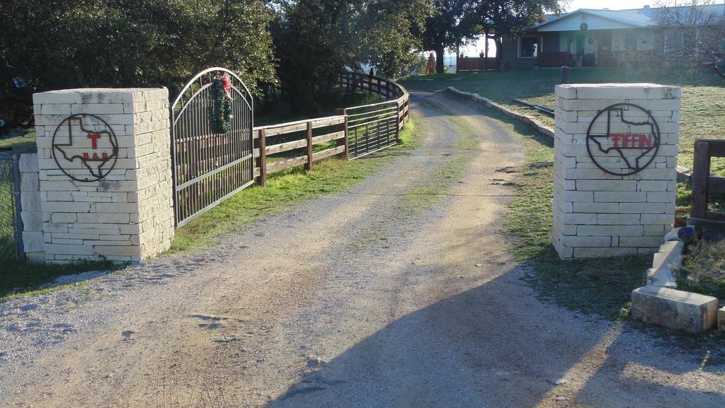 Texas T Bed And Breakfast Llano Buitenkant foto