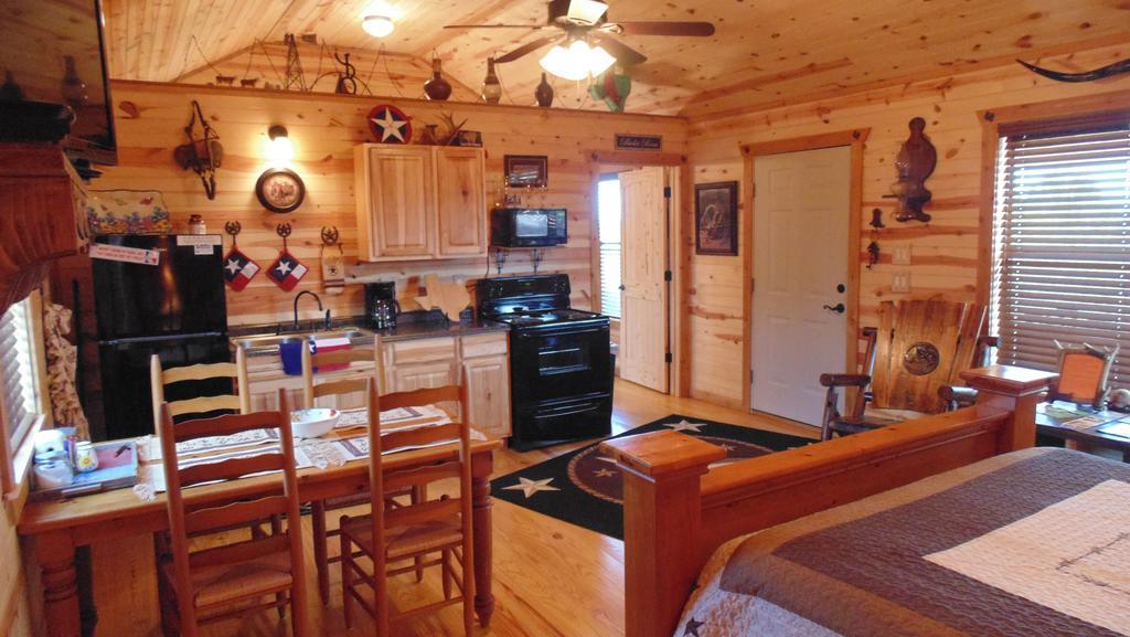 Texas T Bed And Breakfast Llano Buitenkant foto