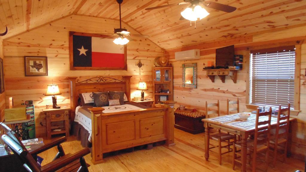 Texas T Bed And Breakfast Llano Buitenkant foto